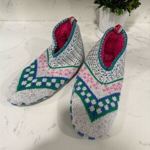 Cozy Multicolor Knit Women's Gripper Slippers Medium